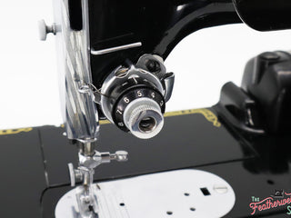 Load image into Gallery viewer, Singer Featherweight 222K 1957 - EM605***