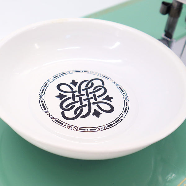 White Featherweight magnetic dish