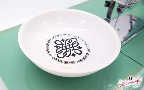 White Featherweight magnetic dish