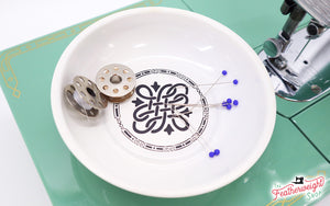 Featherweight magnetic dish with bobbins