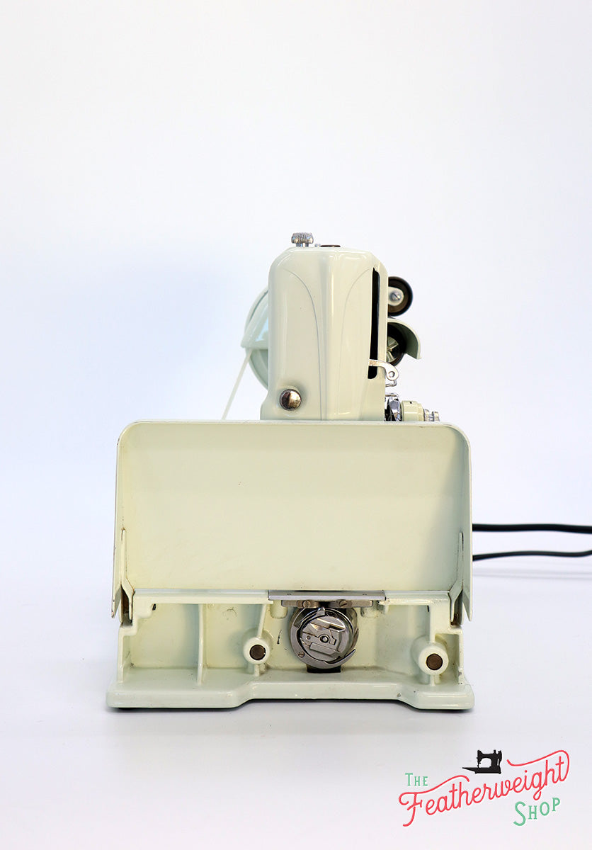 Singer Featherweight 221 Sewing Machine, WHITE EV986***