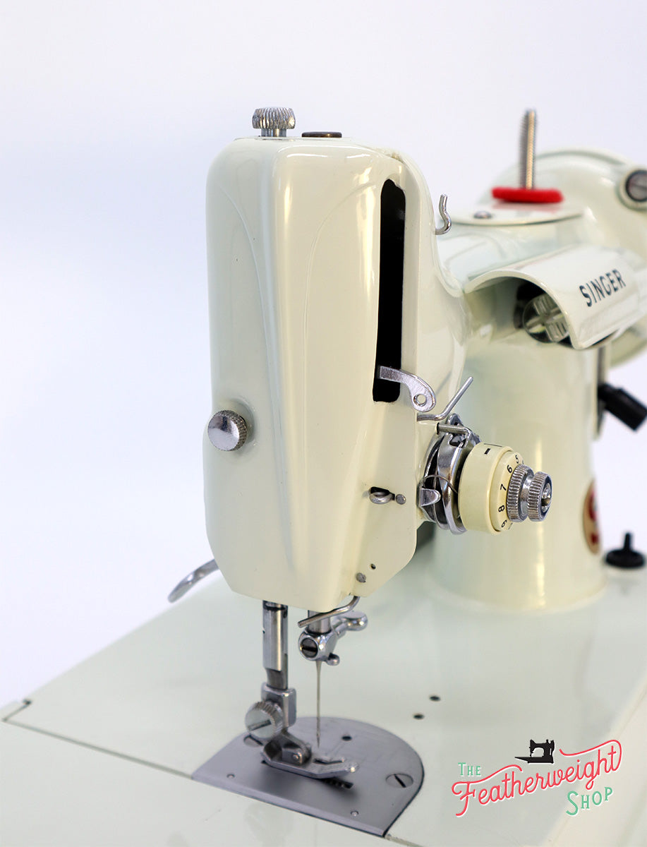 Singer Featherweight 221 Sewing Machine, WHITE EV986***