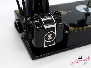 Load image into Gallery viewer, Singer Featherweight 221 Sewing machine, &quot;First-Run&quot; 1933 AD549***