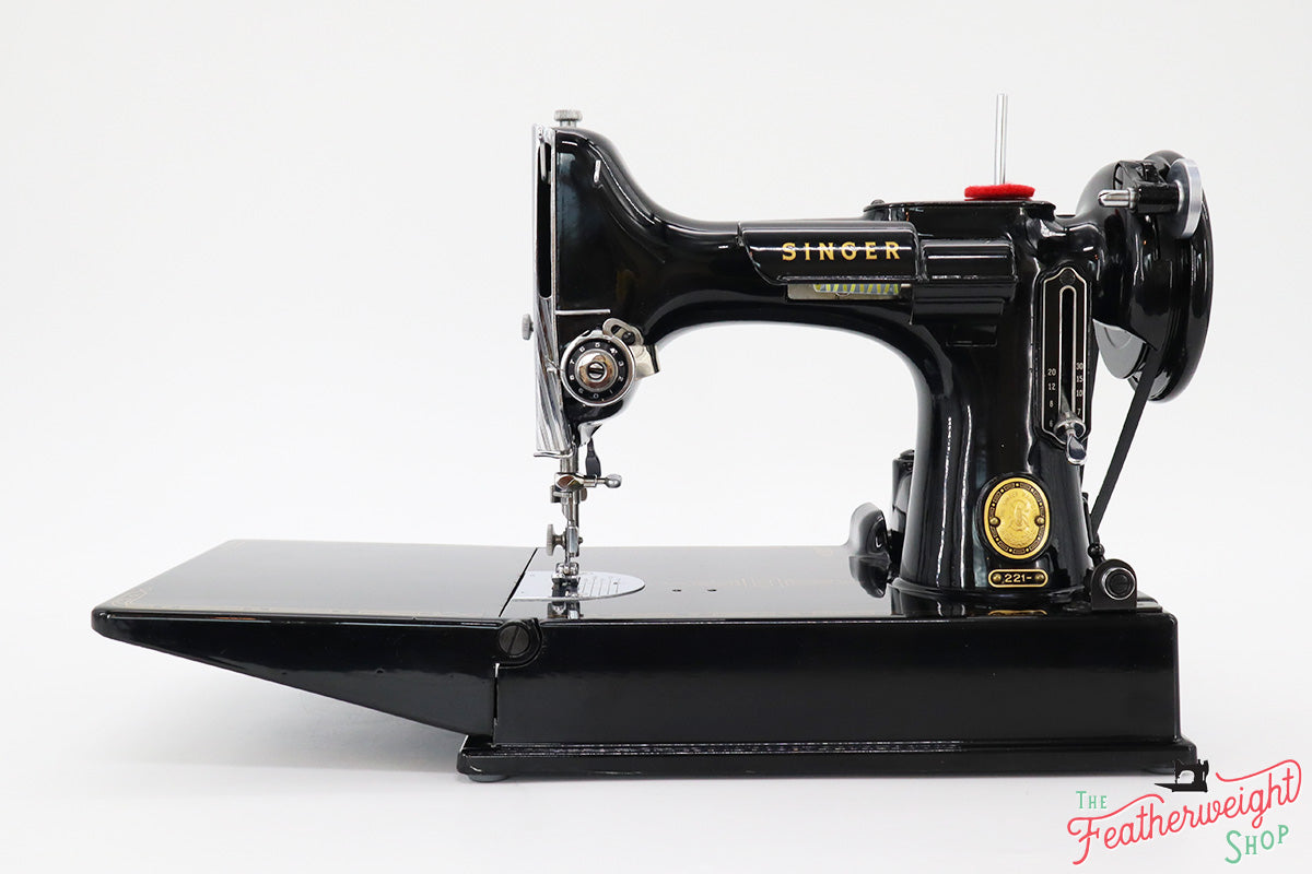 Singer Featherweight 221 Sewing Machine, AM1564**