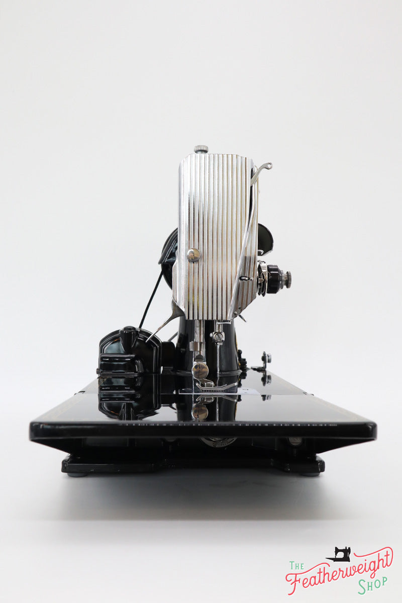 Singer Featherweight 221 Sewing Machine, AM1564**