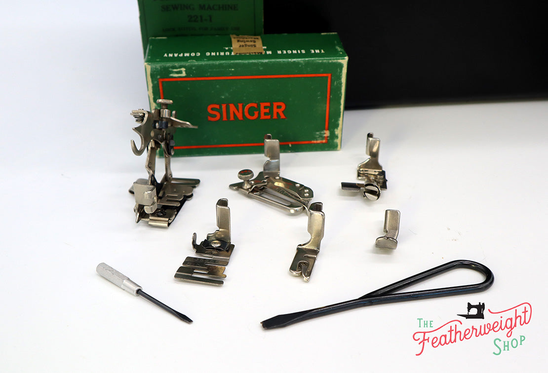 Singer Featherweight 221 Sewing Machine, AJ561***