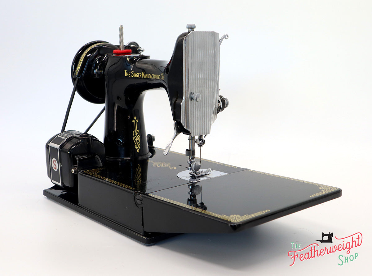 Singer Featherweight 221 Sewing Machine, AJ561***