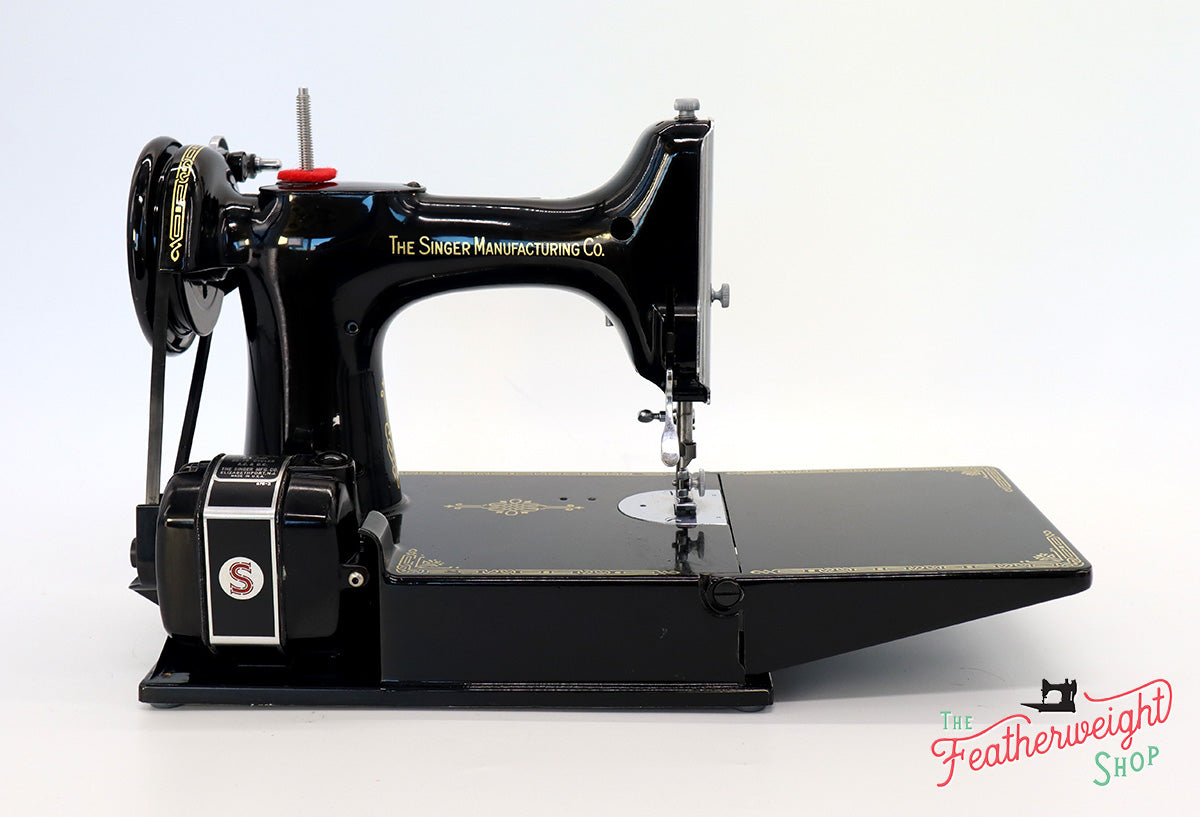 Singer Featherweight 221 Sewing Machine, AJ561***