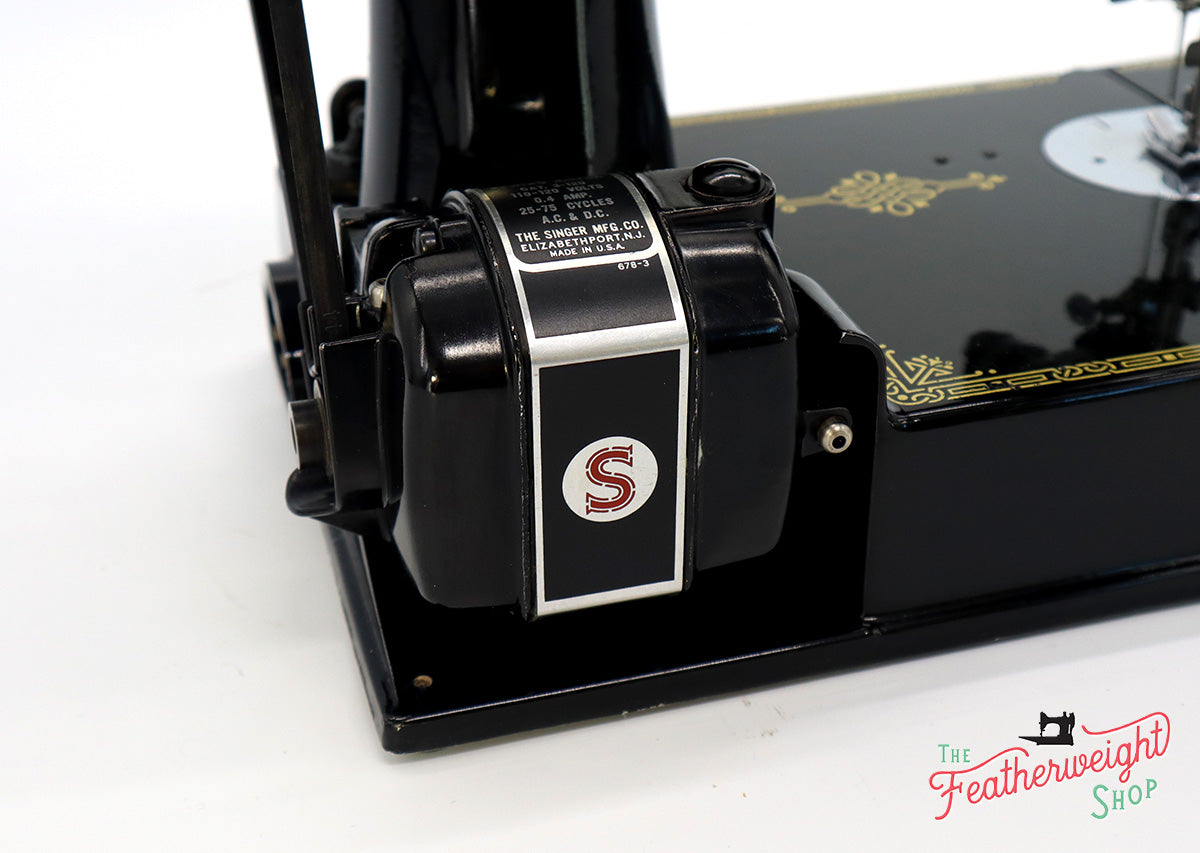 Singer Featherweight 221 Sewing Machine, AJ561***