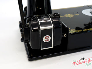 Load image into Gallery viewer, Singer Featherweight 221 Sewing Machine, AJ561***
