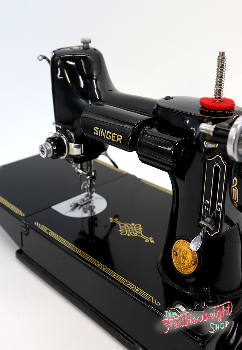 Singer Featherweight 221 Sewing Machine, AJ561***