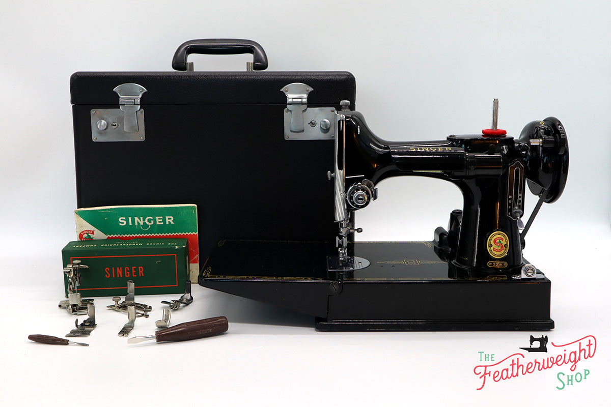 Singer Featherweight 221K Sewing Machine, RED "S" ES249***