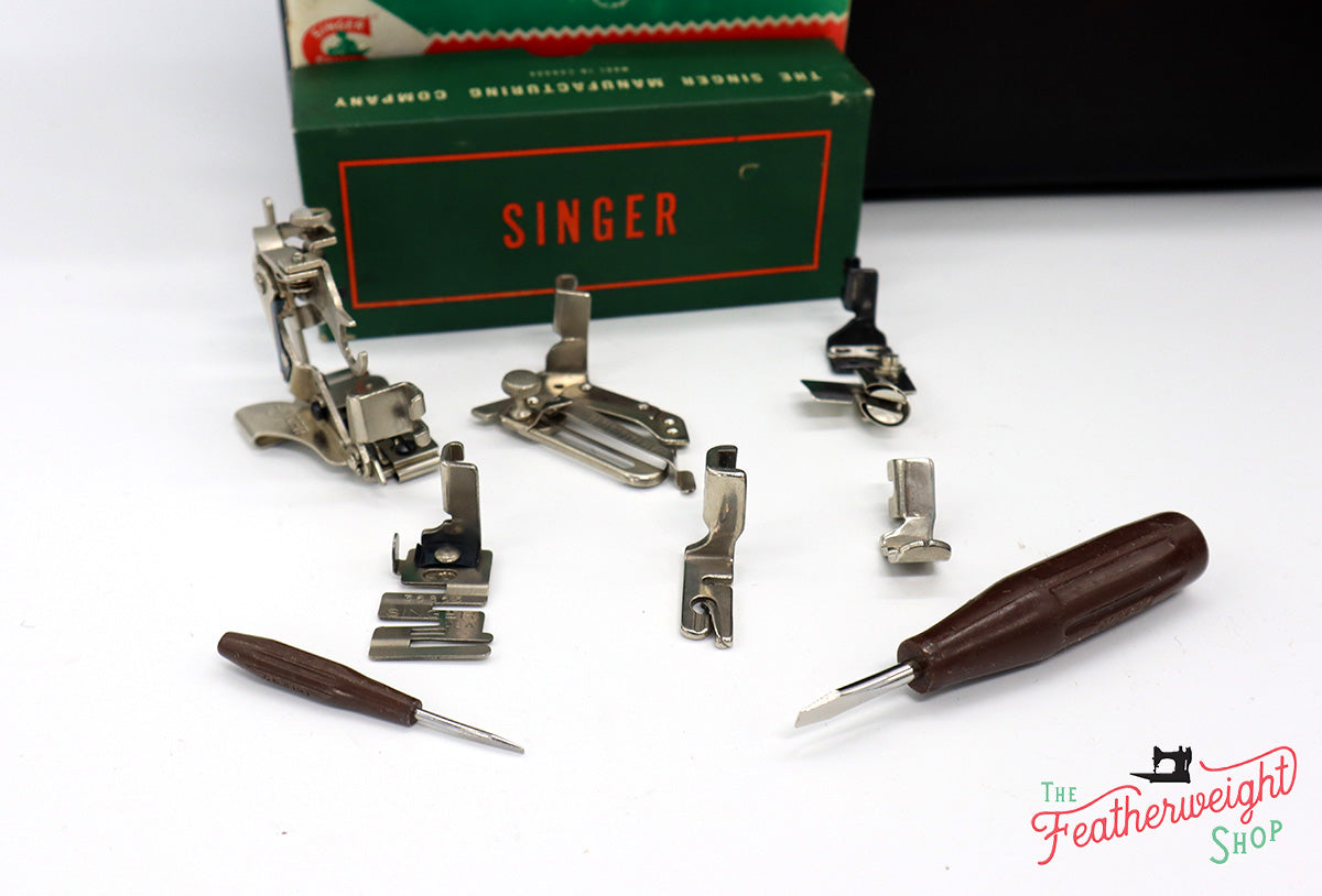 Singer Featherweight 221K Sewing Machine, RED "S" ES249***