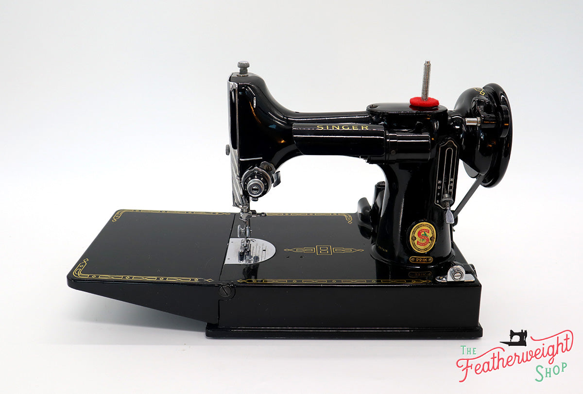 Singer Featherweight 221K Sewing Machine, RED "S" ES249***