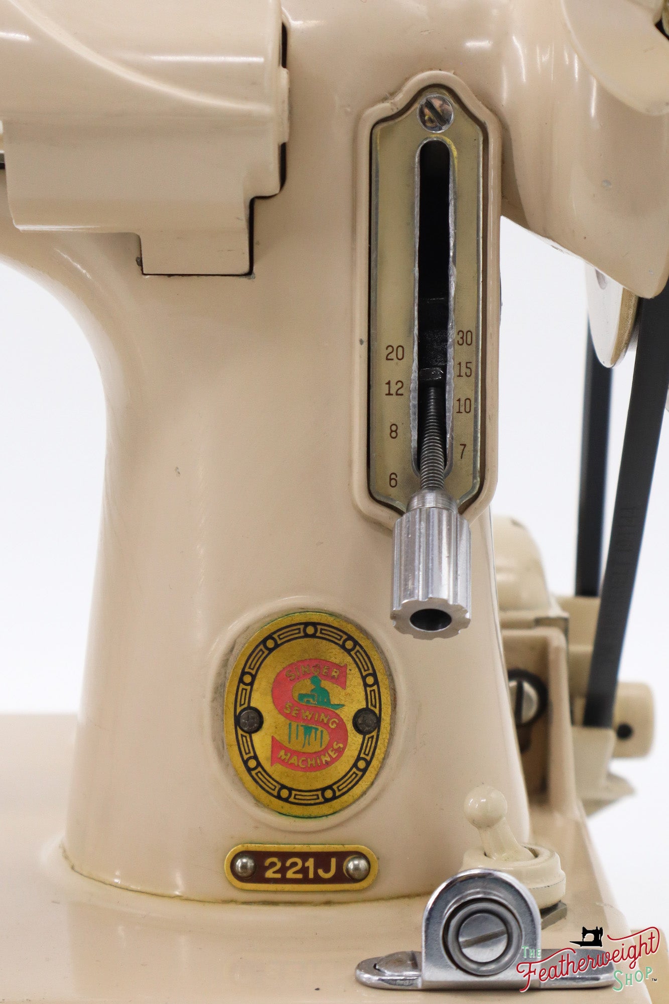 Singer Featherweight 221J Sewing Machine, Tan - JE152***