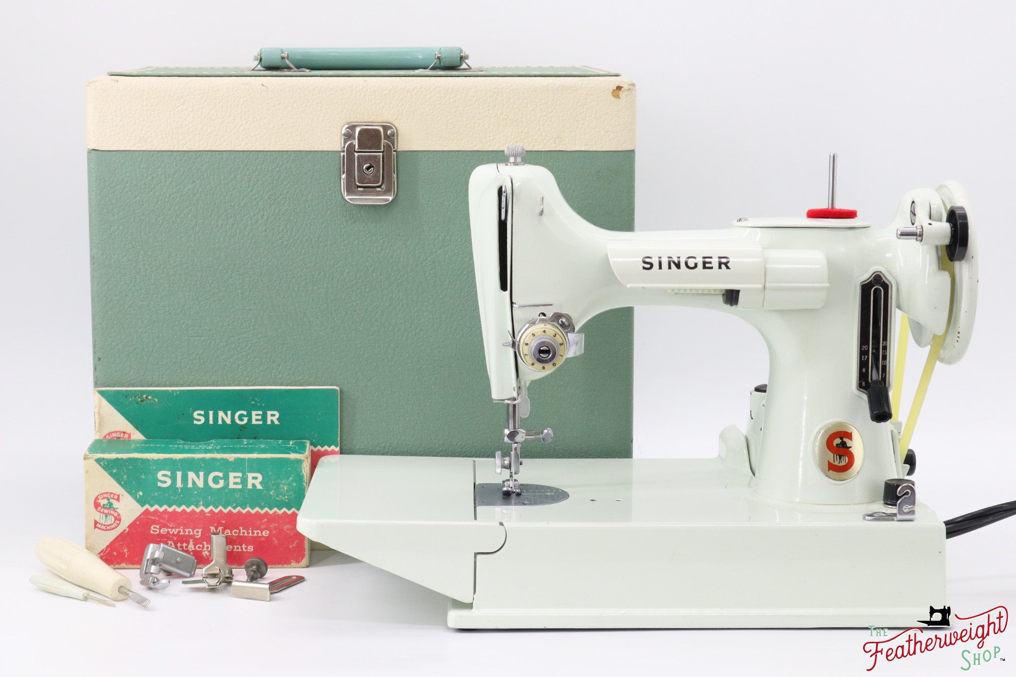 Singer Featherweight 221 Sewing Machine, WHITE - EV886***