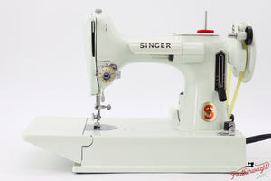 Singer Featherweight 221 Sewing Machine, WHITE - EV886***