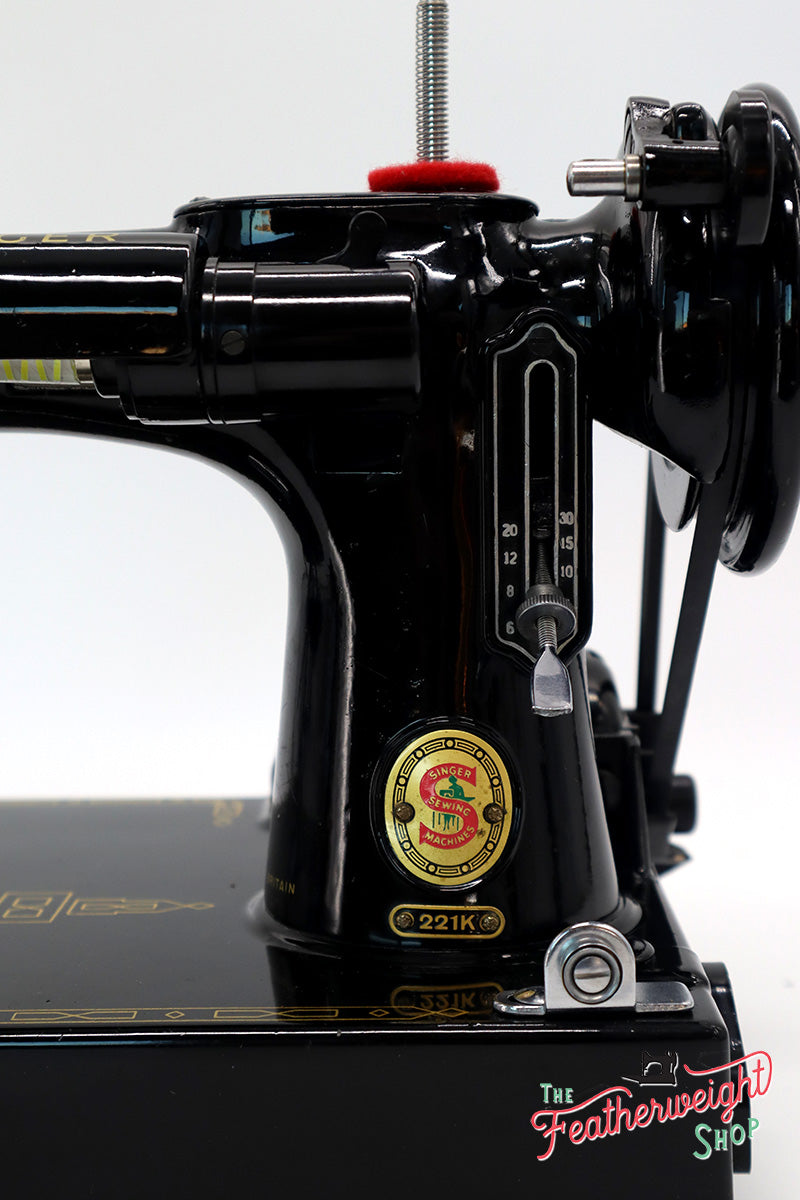 Singer Featherweight 221K Sewing Machine, RED "S" ES249***