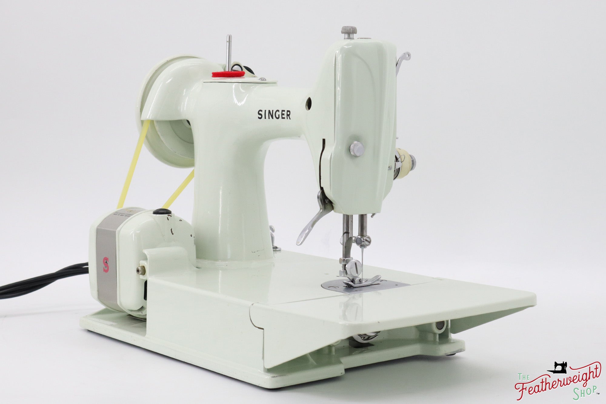 Singer Featherweight 221 Sewing Machine, WHITE - EV886***