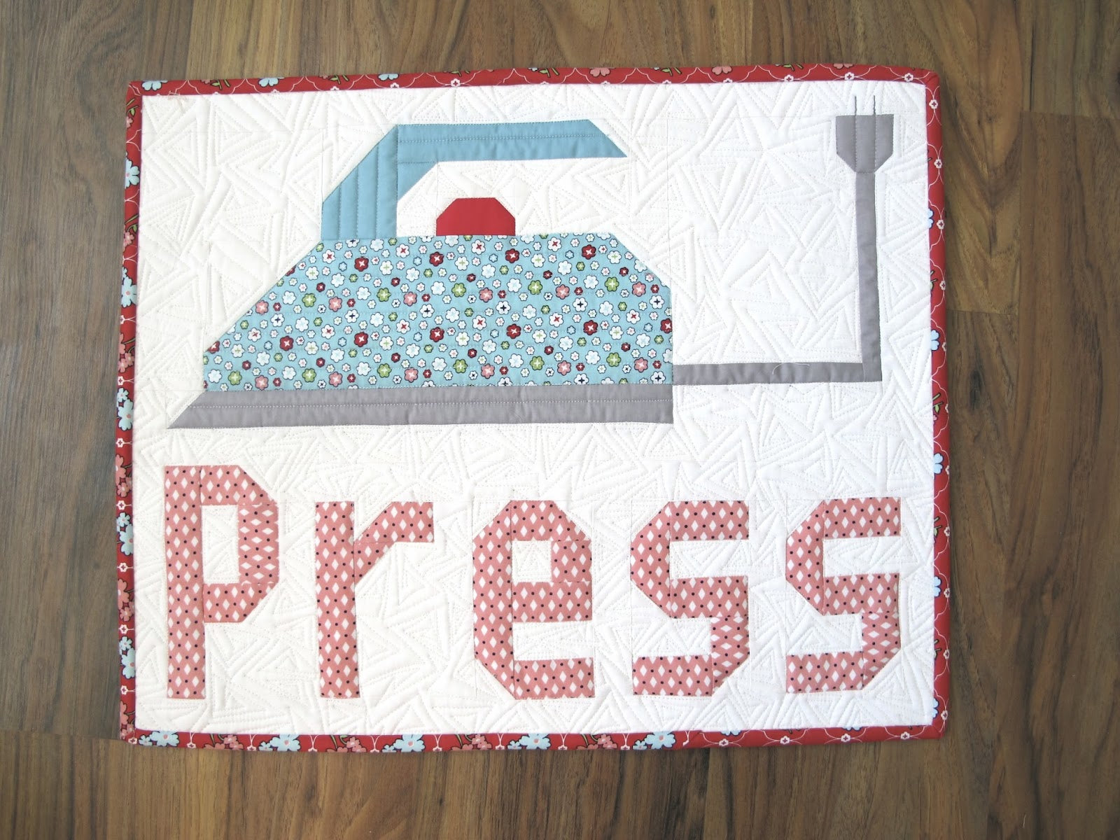 PATTERN, CUT PRESS SEW Wall Hanging Set by Lori Holt