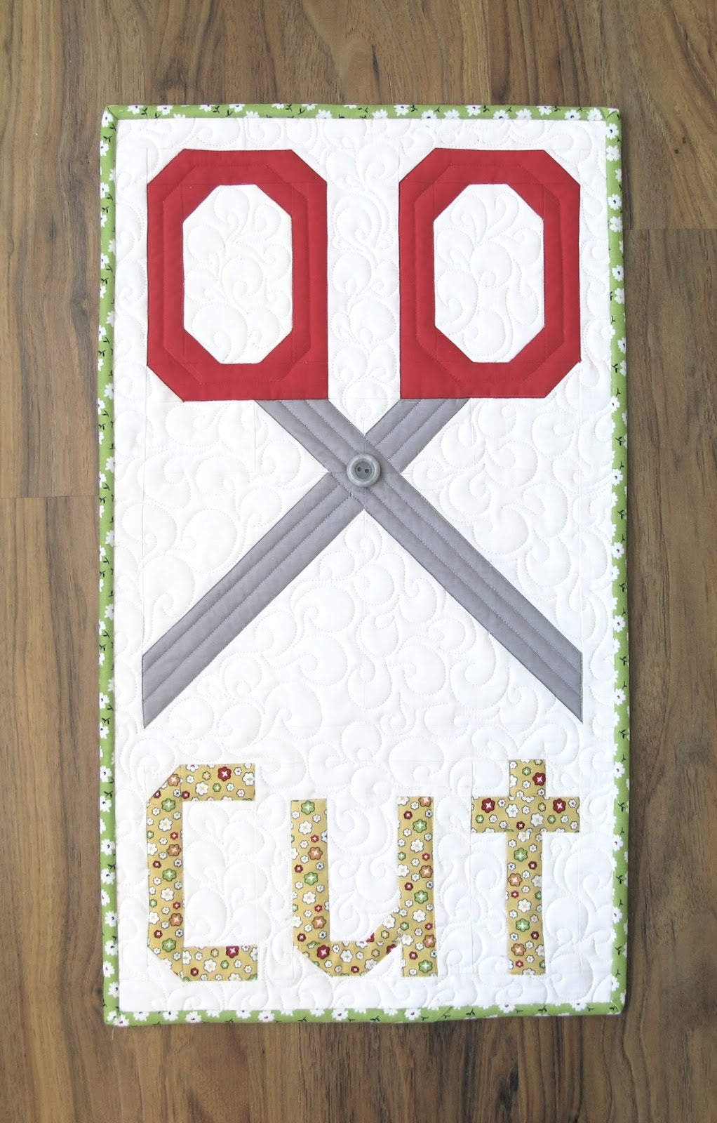 PATTERN, CUT PRESS SEW Wall Hanging Set by Lori Holt