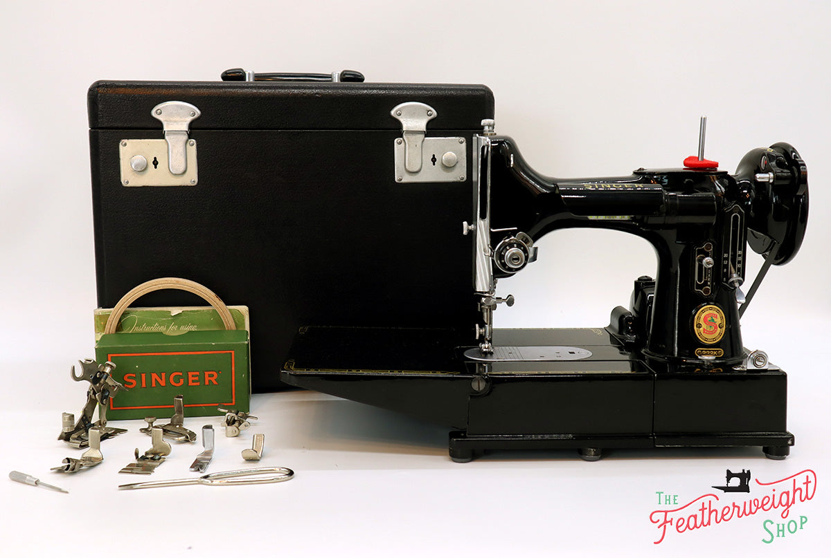 Singer Featherweight 222K Sewing Machine, RED "S" ES167***