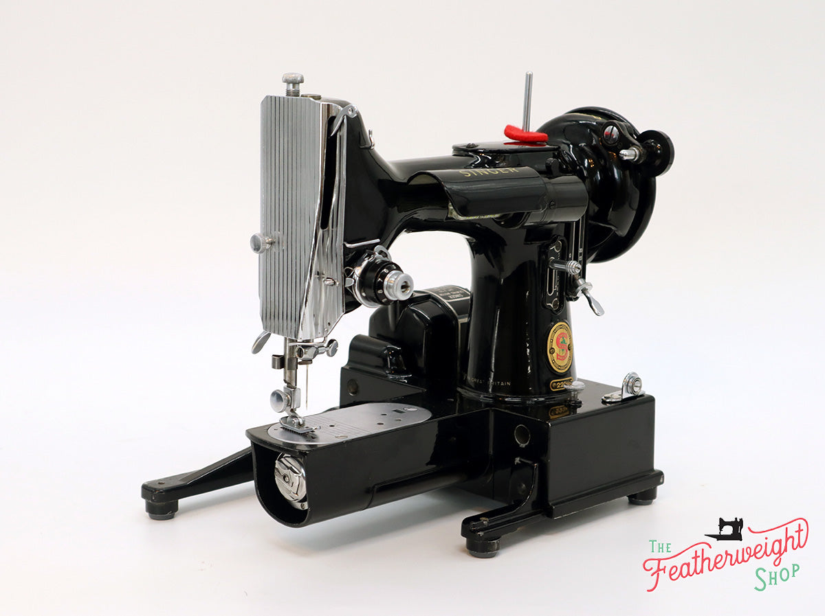 Singer Featherweight 222K Sewing Machine, RED "S" ES167***