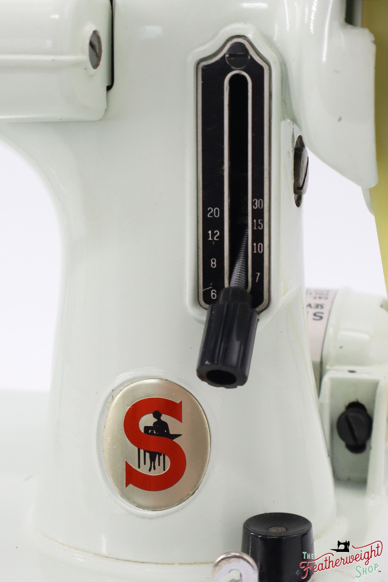 Singer Featherweight 221 Sewing Machine, WHITE - EV886***