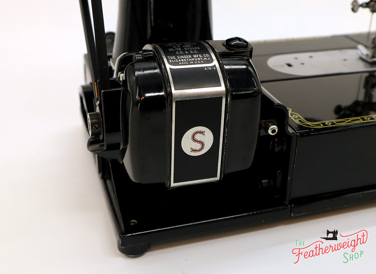 Singer Featherweight 222K Sewing Machine, RED "S" ES167***