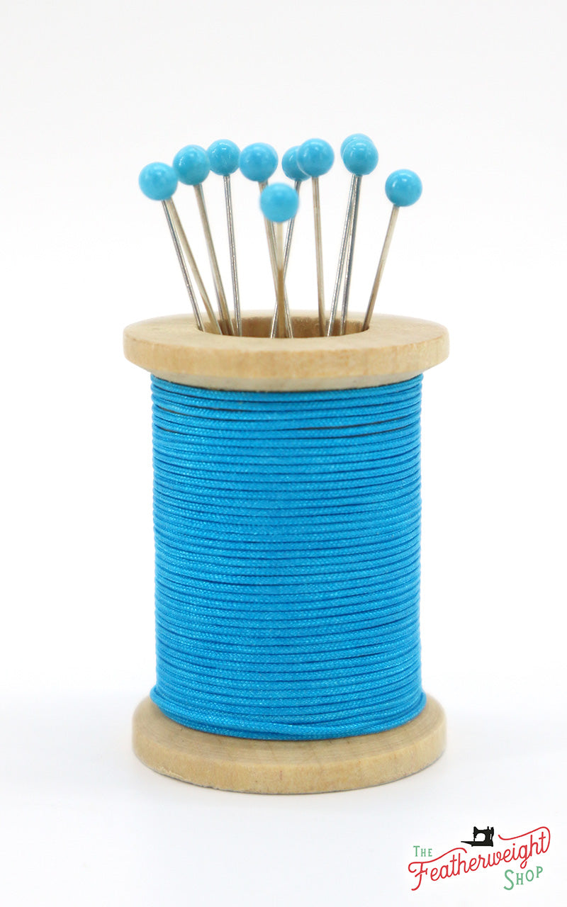 Magnetic Spool Pincushion with Pins - BLUE