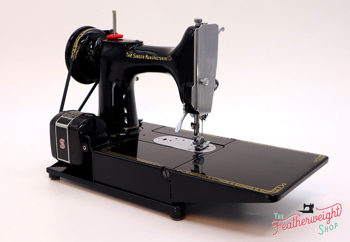 Singer Featherweight 222K Sewing Machine EJ626***