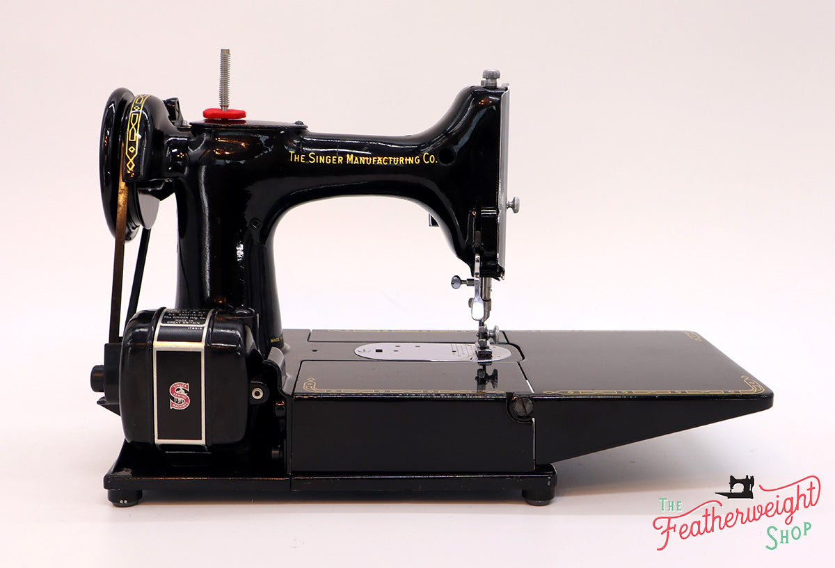 Singer Featherweight 222K Sewing Machine EJ626***