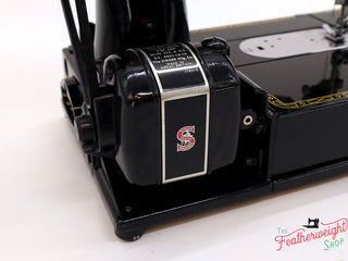 Load image into Gallery viewer, Singer Featherweight 222K Sewing Machine EJ626***