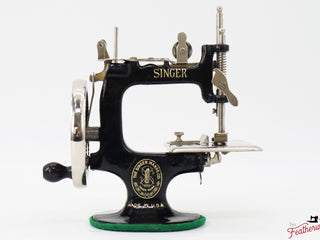 Load image into Gallery viewer, Singer Sewhandy Model 20, Black - Made in U.S.A. Decal