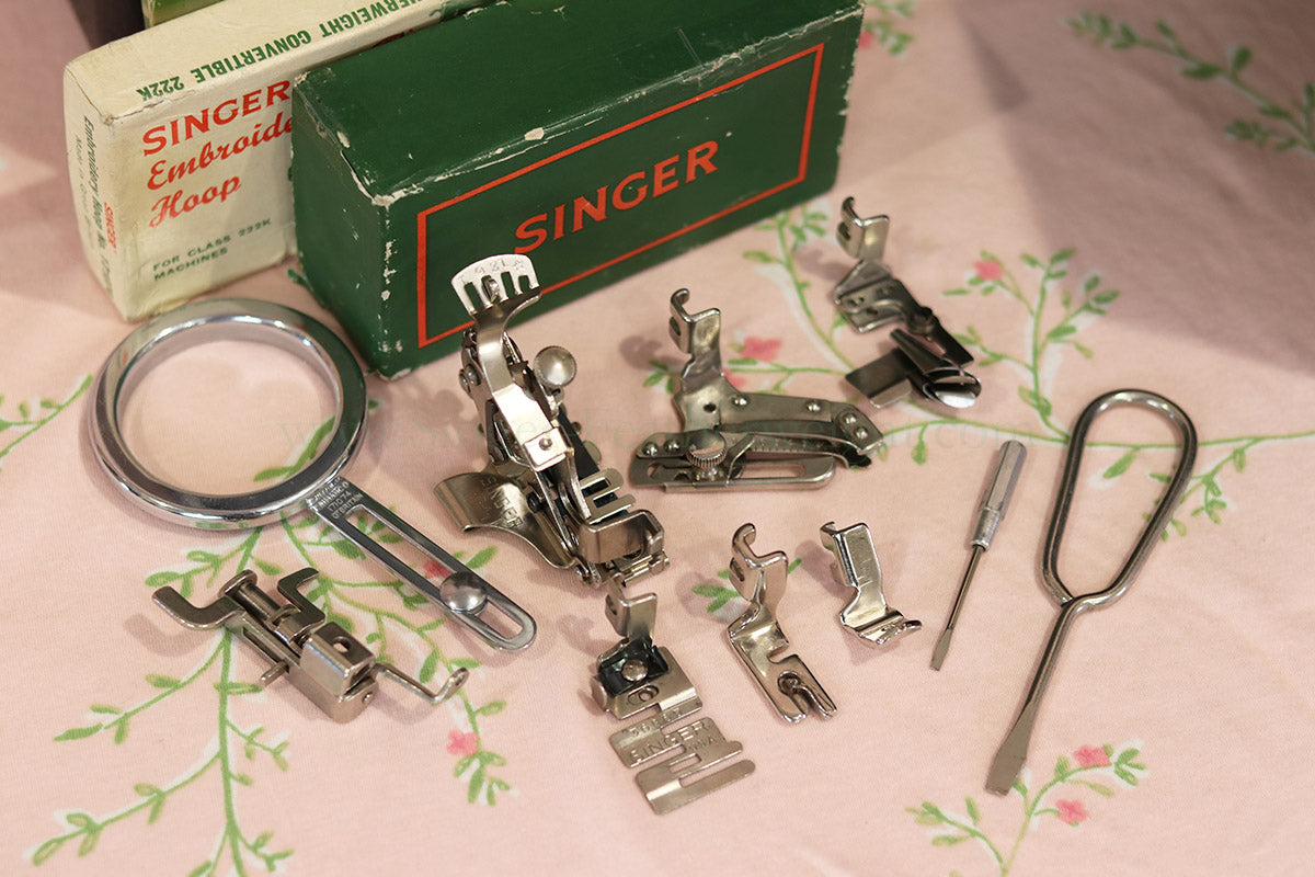 Singer Featherweight 222K Sewing Machine EJ916***