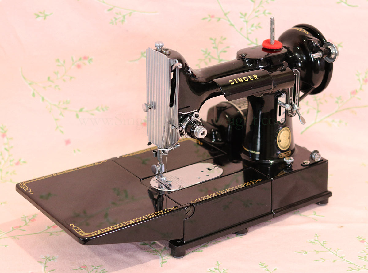 Singer Featherweight 222K Sewing Machine EJ916***