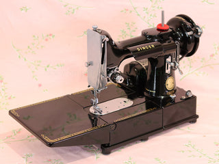 Load image into Gallery viewer, Singer Featherweight 222K Sewing Machine EJ916***