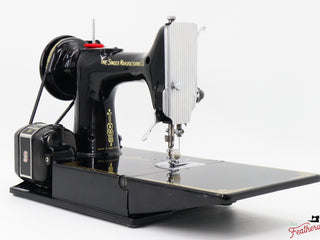 Load image into Gallery viewer, Singer Featherweight 221K Sewing Machine, 1952 - EH1402**