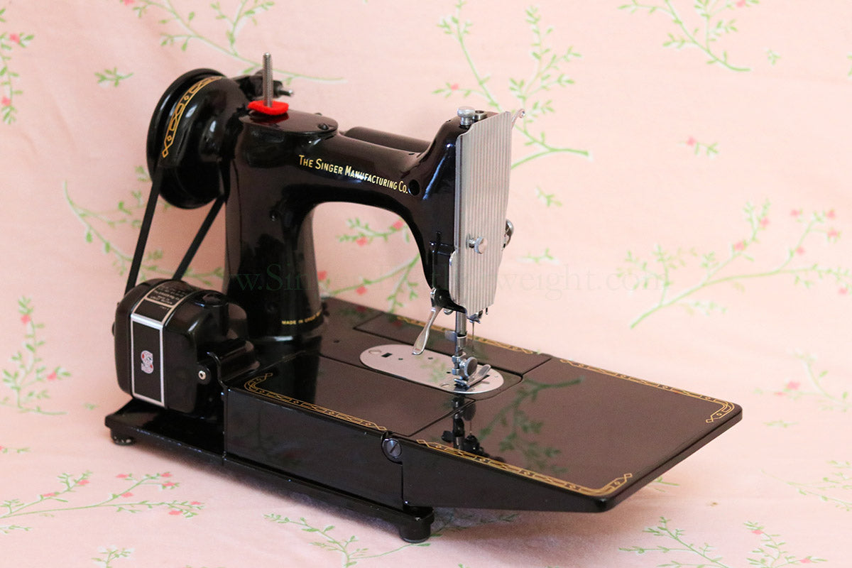 Singer Featherweight 222K Sewing Machine EJ916***