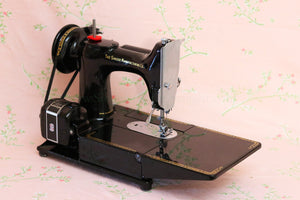 Singer Featherweight 222K Sewing Machine EJ916***