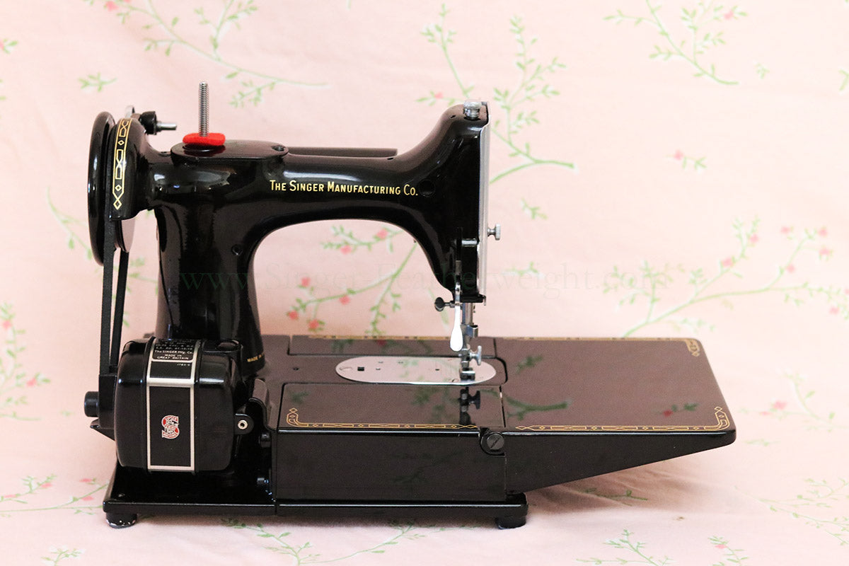 Singer Featherweight 222K Sewing Machine EJ916***