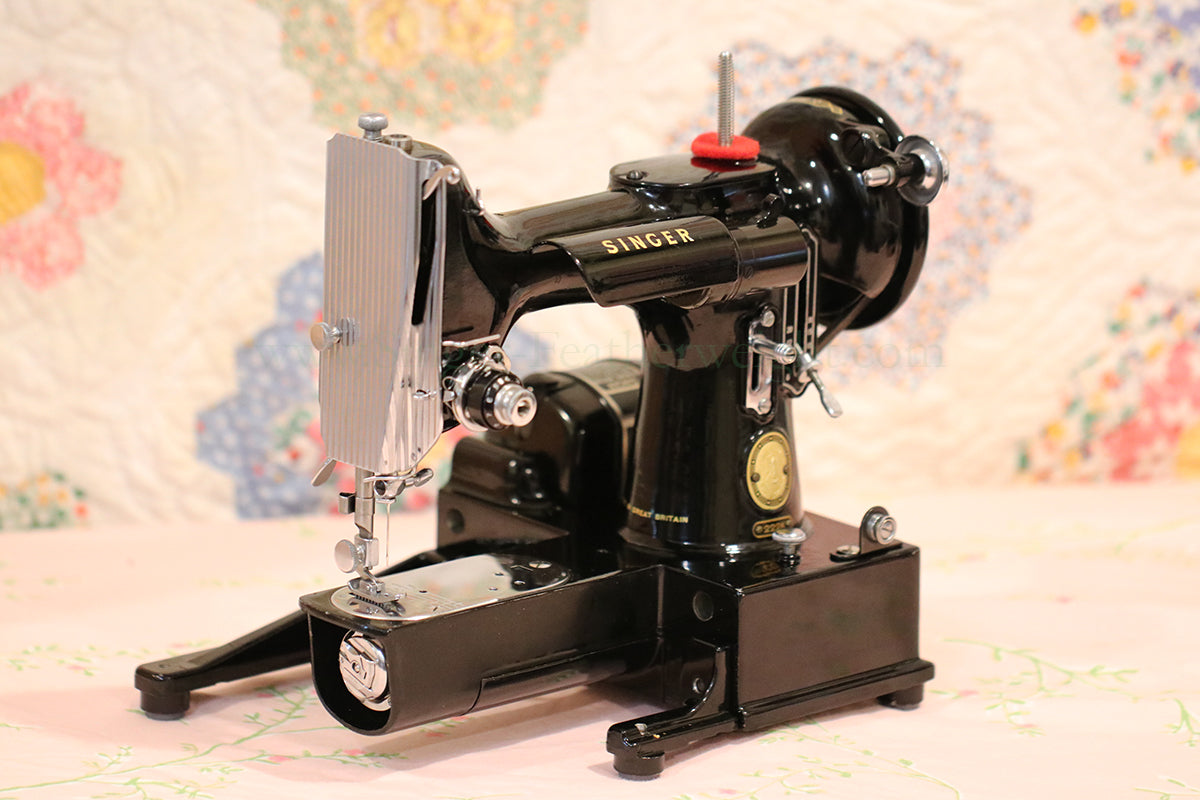 Singer Featherweight 222K Sewing Machine EJ916***