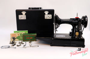 Singer Featherweight 222K Sewing Machine EK325***