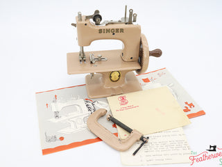 Load image into Gallery viewer, Singer Sewhandy Model 20 - Beige - Complete Case Set