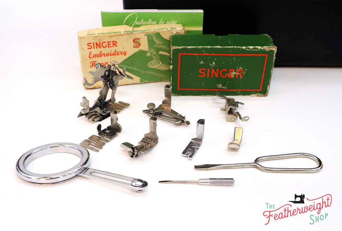 Singer Featherweight 222K Sewing Machine EK325***