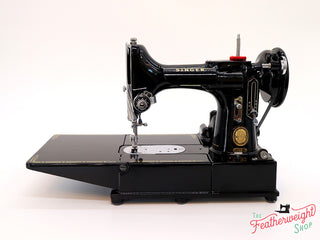 Load image into Gallery viewer, Singer Featherweight 222K Sewing Machine EK325***