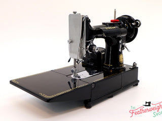 Load image into Gallery viewer, Singer Featherweight 222K Sewing Machine EK325***