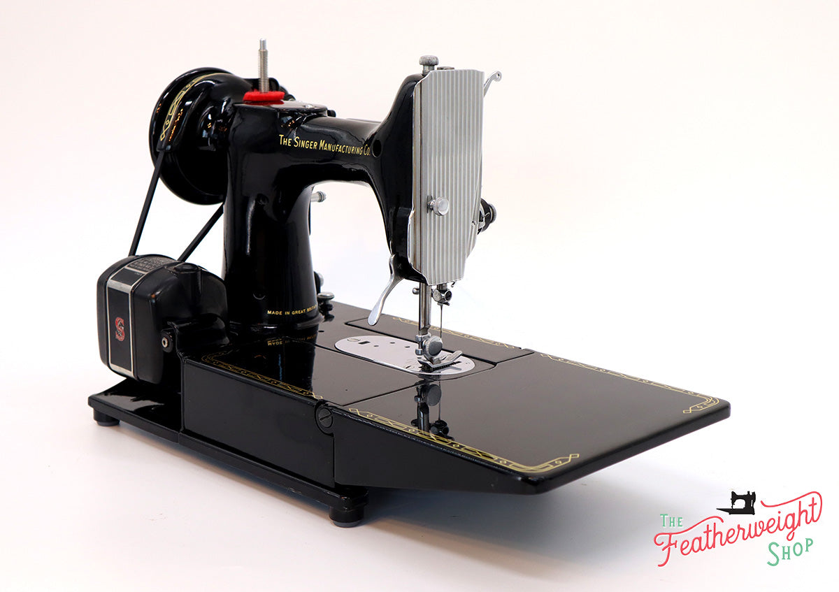 Singer Featherweight 222K Sewing Machine EK325***