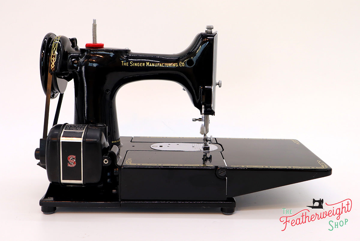 Singer Featherweight 222K Sewing Machine EK325***