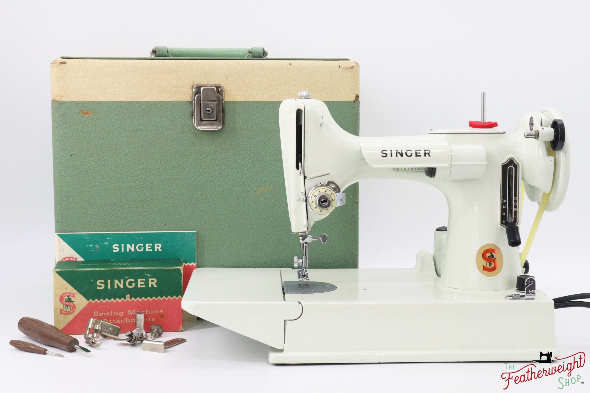 Singer Featherweight 221 Sewing Machine, WHITE - EV941***